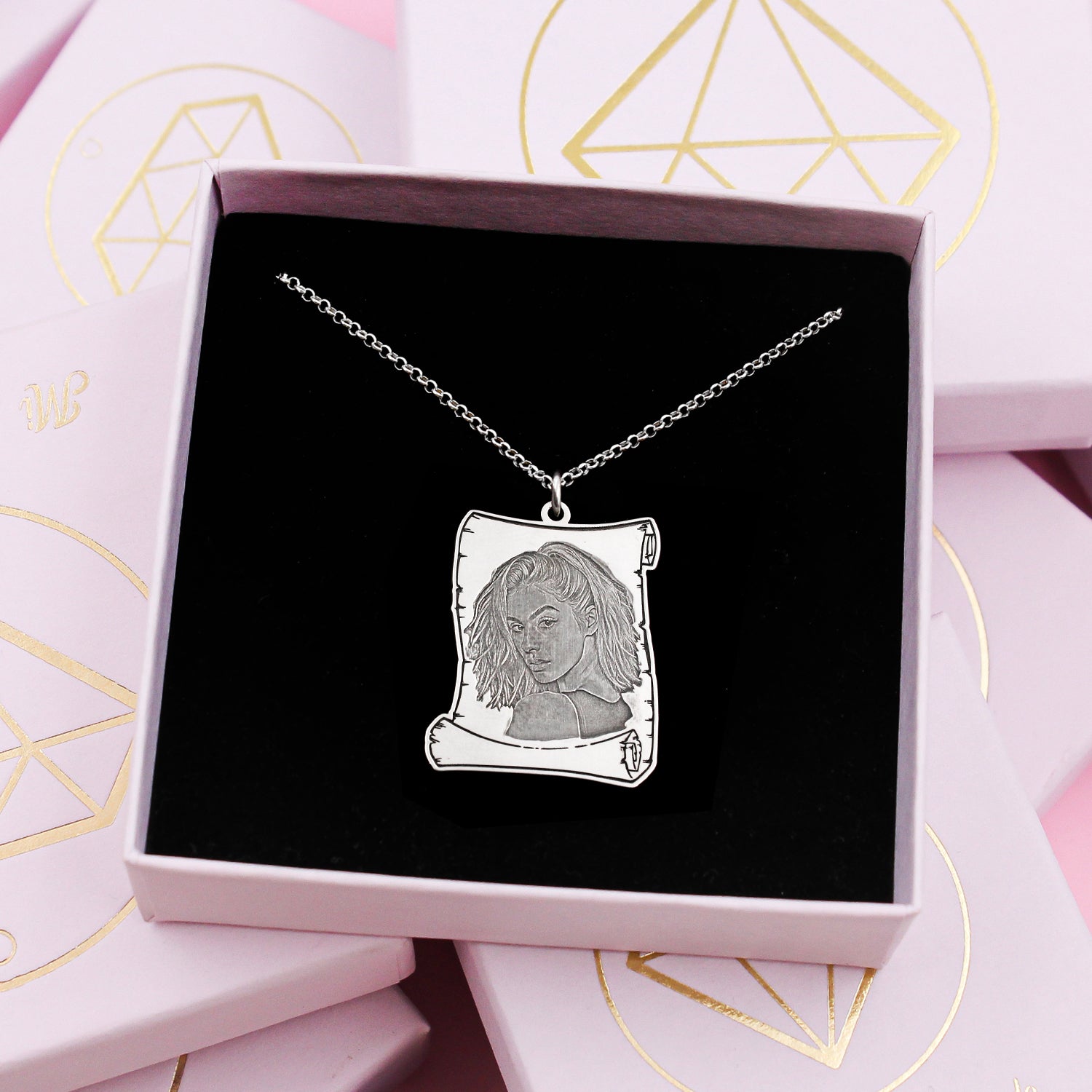 Colgante Pergamino de Plata 925 con Fotograbado Personalizado – Captura tus Recuerdos