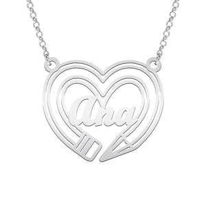 Colgante corazón con lápiz en plata personalizado con nombre – Regalo ideal para profesoras o amantes de la escritura