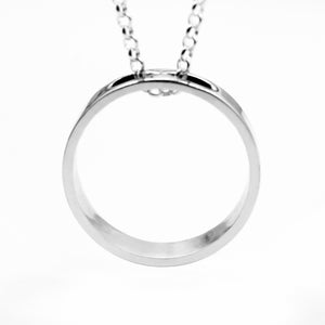 Alianza de plata convertible en colgante