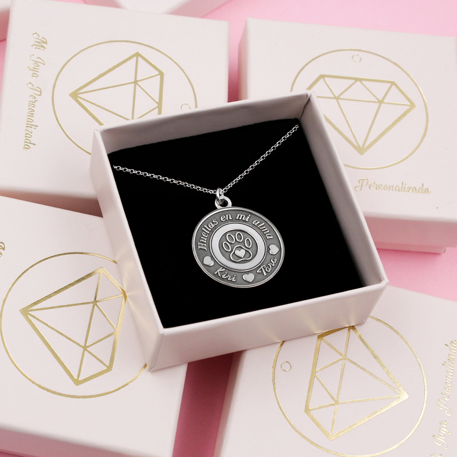 Colgante de plata personalizado con huella de mascota y grabado en relieve “Huellas en mi alma”