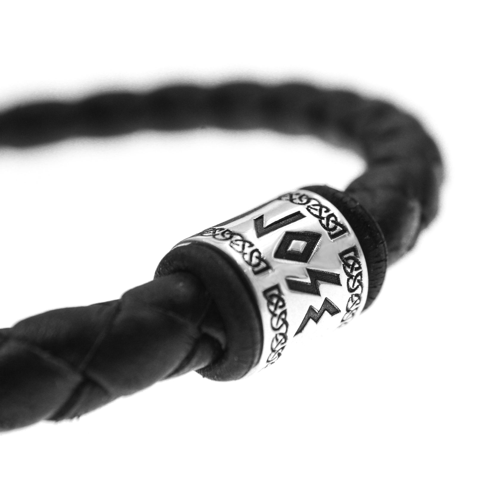 Pulsera vikinga de cuero nacional con abalorio de plata personalizado – Estilo nórdico artesanal
