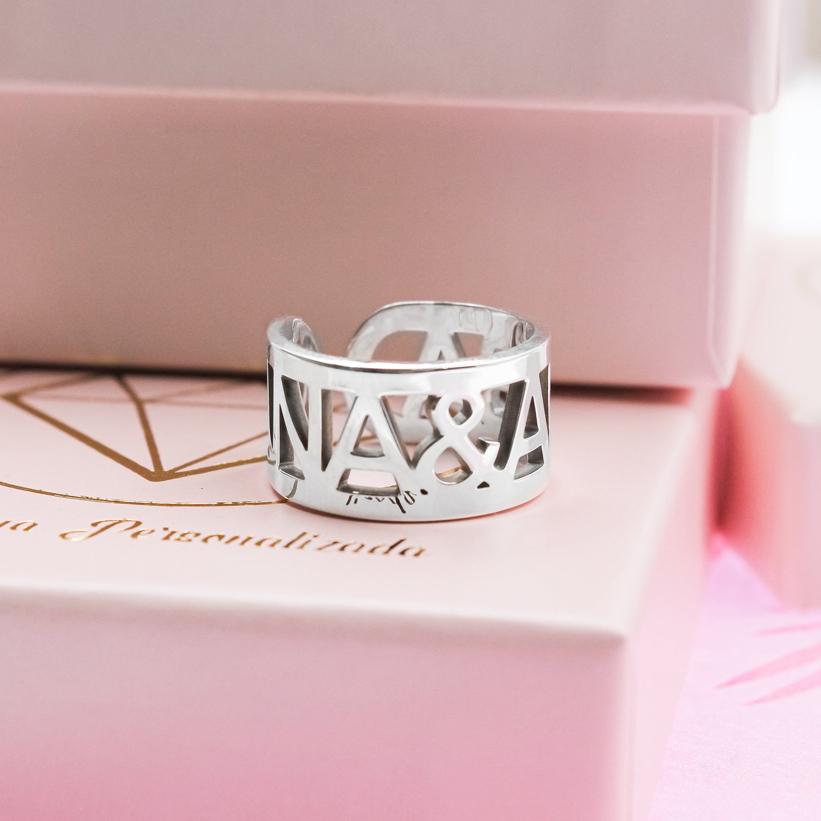 Anillo Personalizado con Nombres en Plata – Joya Ajustable y Elegante