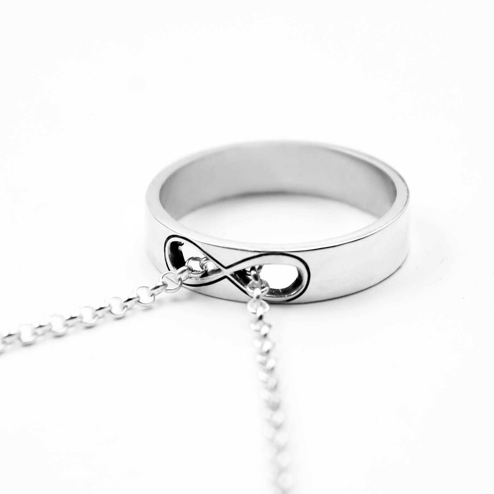 Alianza de plata convertible en colgante