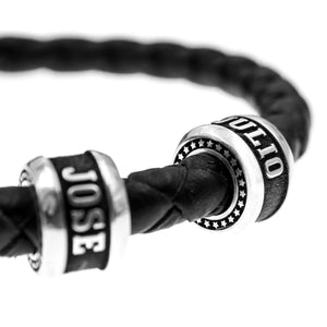 Pulsera de cuero nacional con aros de plata grabados en relieve – Personalizada, artesanal y ajustable