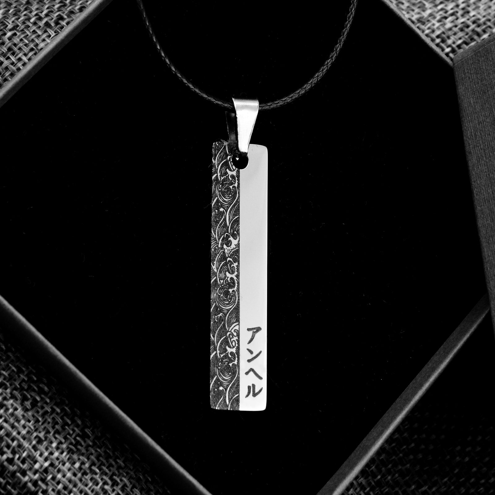 Colgante de acero personalizado con nombre en japonés – Grabado exclusivo con diseño oriental