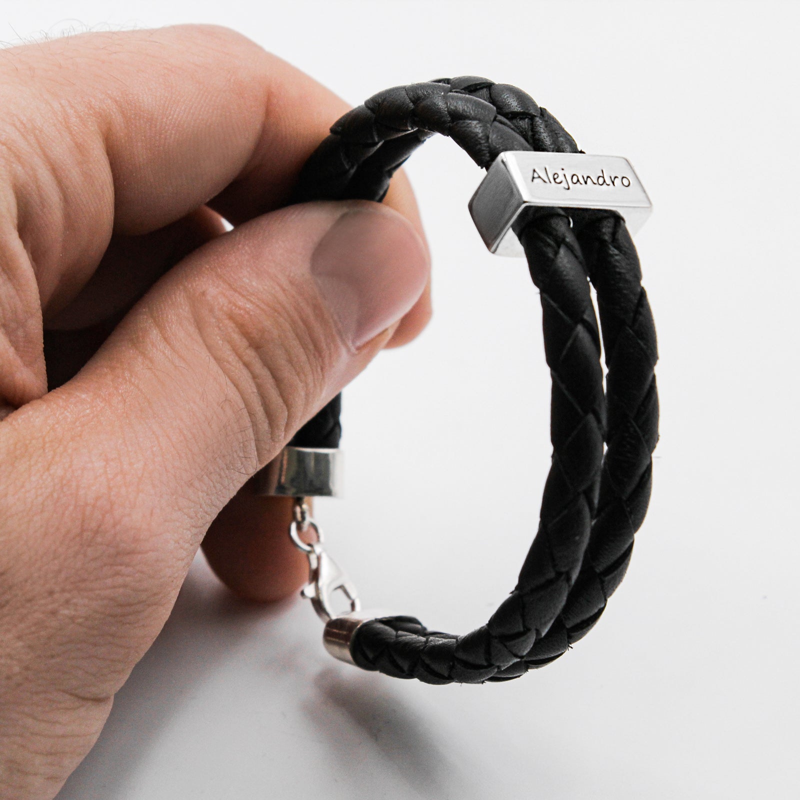 Pulsera de cuero nacional con lingote de plata personalizado – Hecha a mano