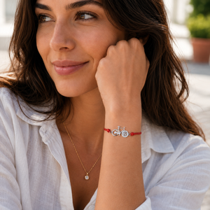 Pulsera de plata y cuero con bicicleta e inicial grabada