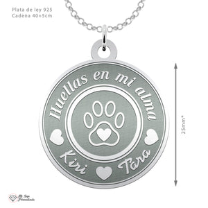 Colgante de plata personalizado con huella de mascota y grabado en relieve “Huellas en mi alma”