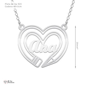 Colgante corazón con lápiz en plata personalizado con nombre – Regalo ideal para profesoras o amantes de la escritura
