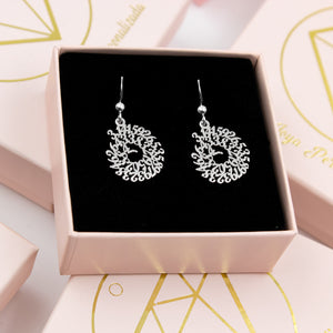 Pendientes de plata con diseño del número Pi – Joyería original para amantes de las matemáticas