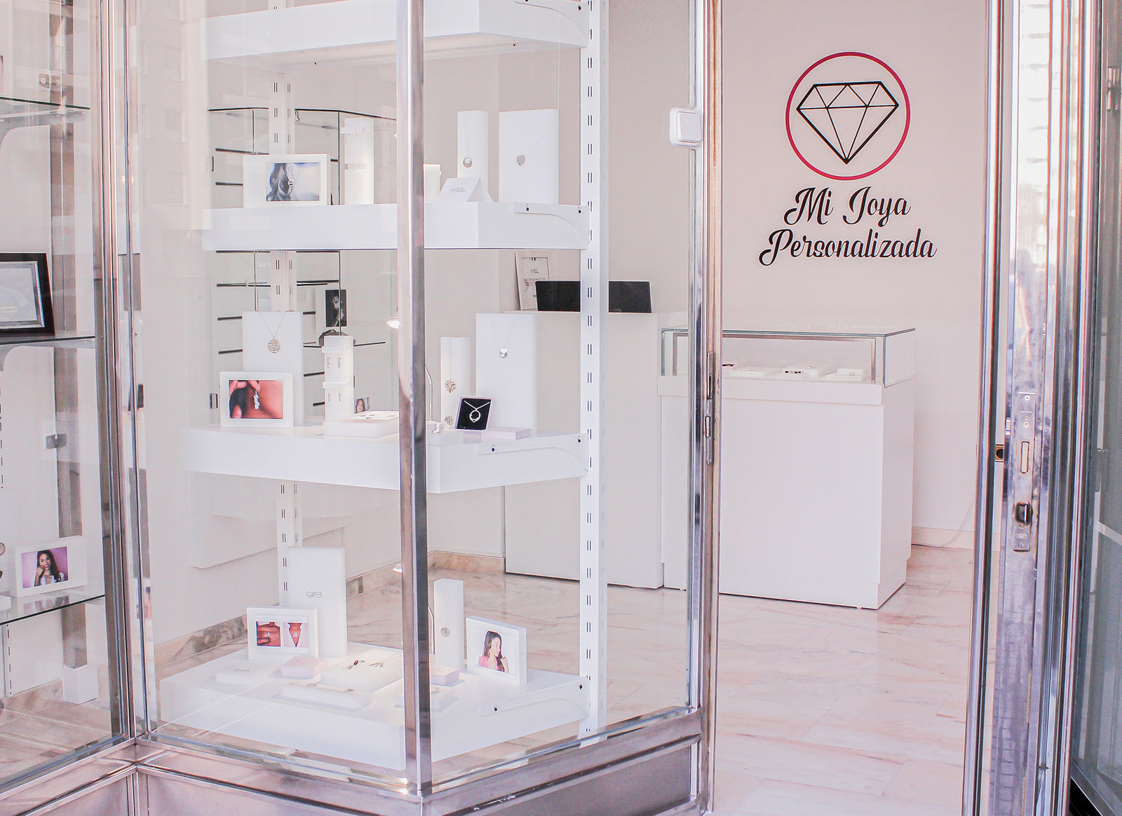 Escaparete de nuestra tienda Mi Joya Personalizada