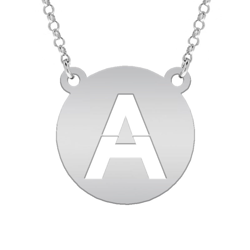 Collar de plata con inicial calada