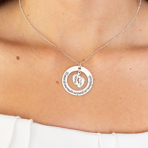 Collar de plata con círculo personalizado con frase y 2 o 4 piecitos personalizado con nombres