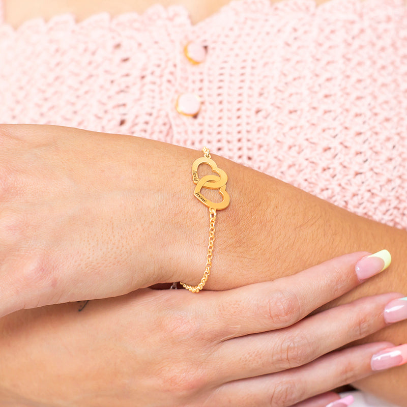 Pulsera de plata con corazones entrelazados chapada en oro