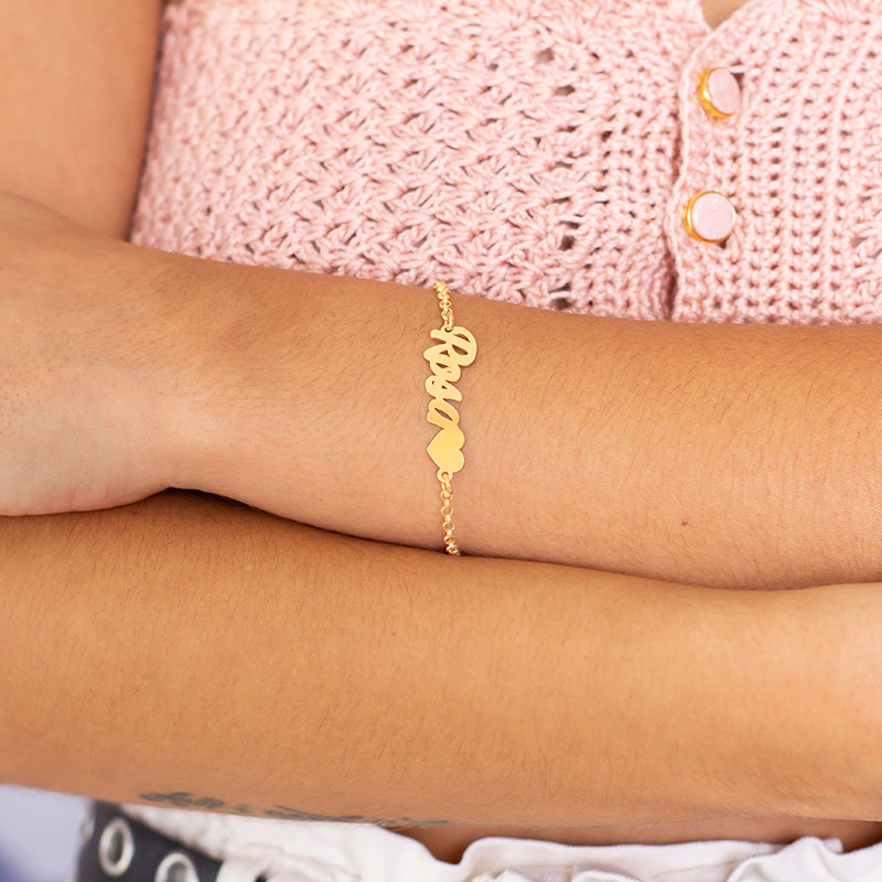 Pulsera de plata con nombre y corazón chapado en oro