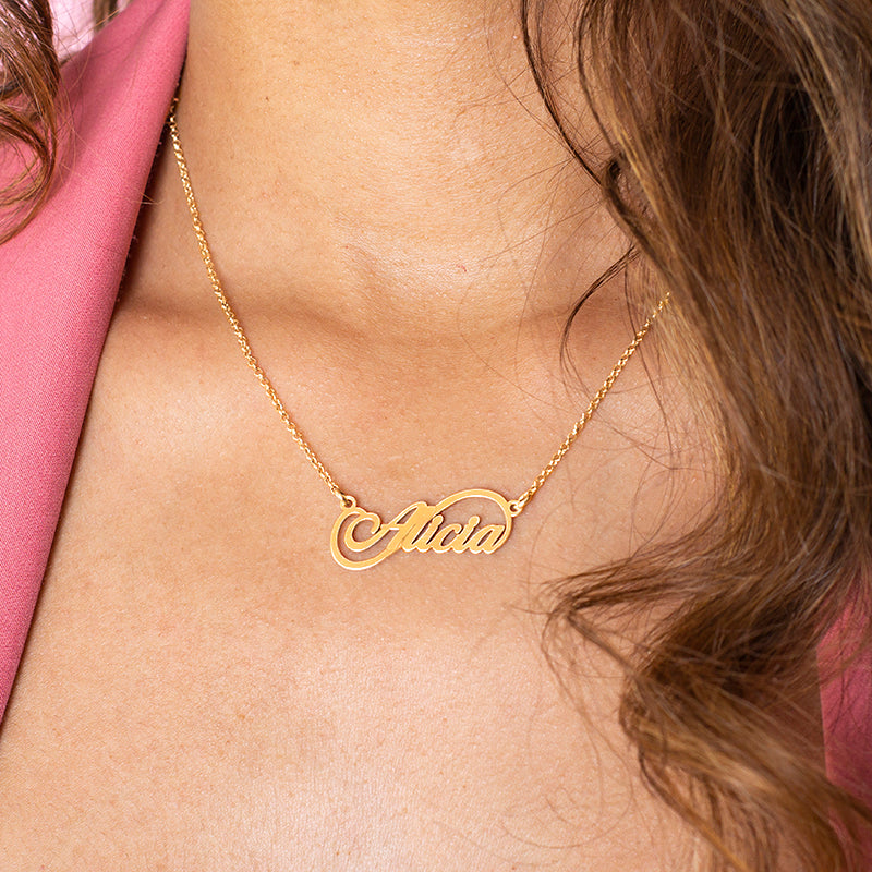 Collar de plata con nombre infinito chapado en oro