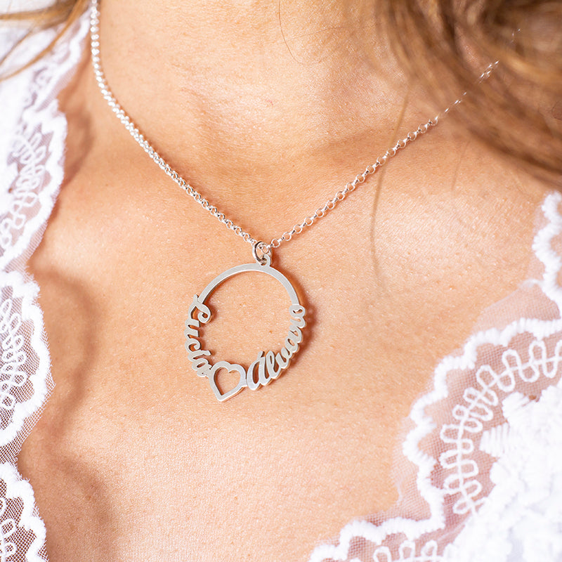 Collar de plata con círculo y hasta 2 nombres