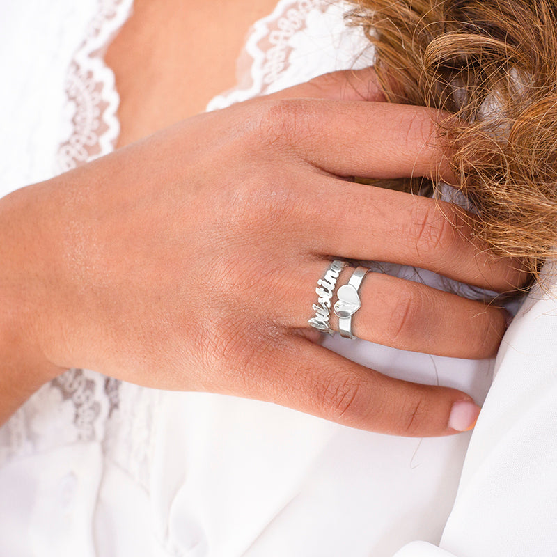 Anillo de plata con nombre y corazón