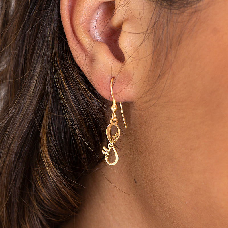 Pendientes de plata infinito vertical chapados en oro