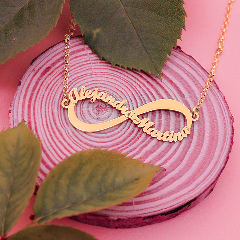 Colgante de plata chapada en oro con infinito hasta 4 nombres