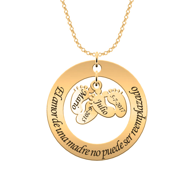 Collar de plata con círculo personalizado con mensaje y con 2 o 4 piecitos con nombres chapado en oro