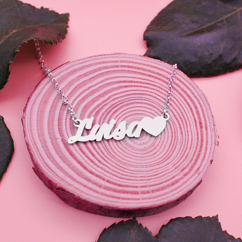Collar de plata con nombre y corazón