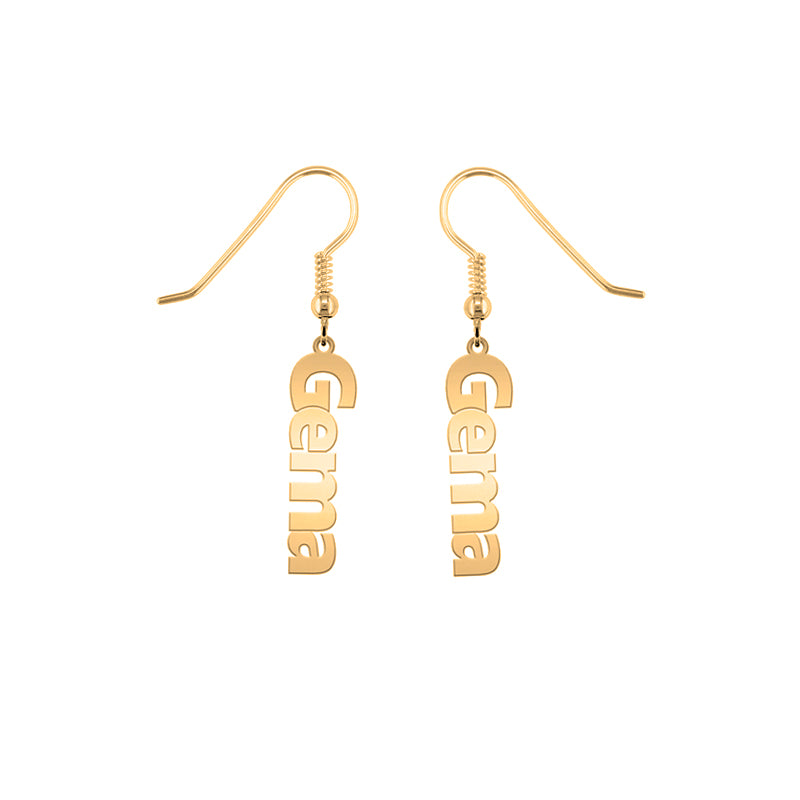 Pendientes de plata con nombre vertical pequeño chapado en oro