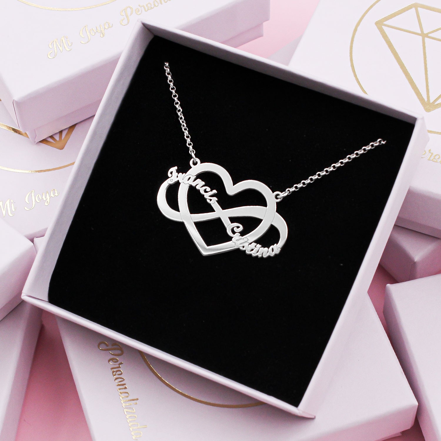 Collar de plata con corazón infinito