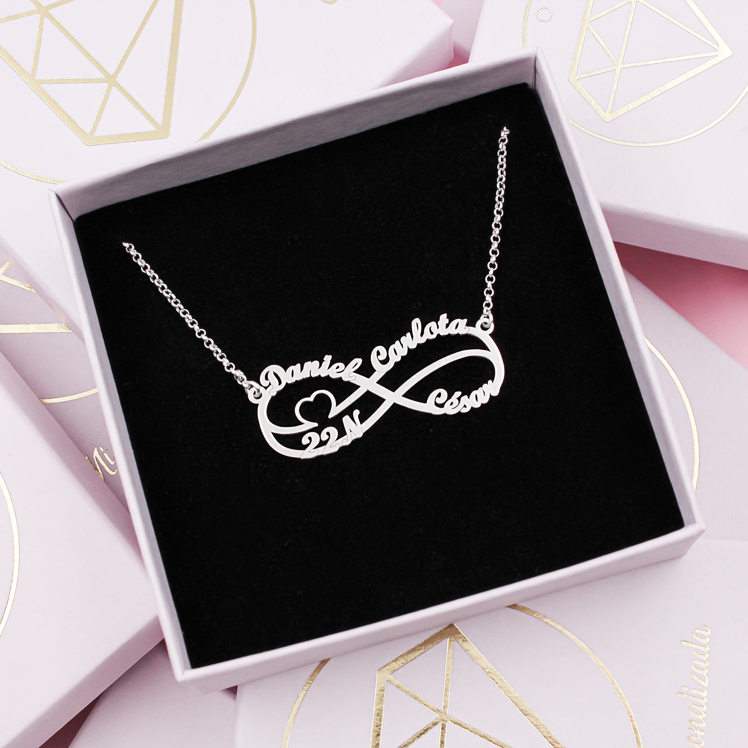 Collar infinito hasta 5 nombres y corazón