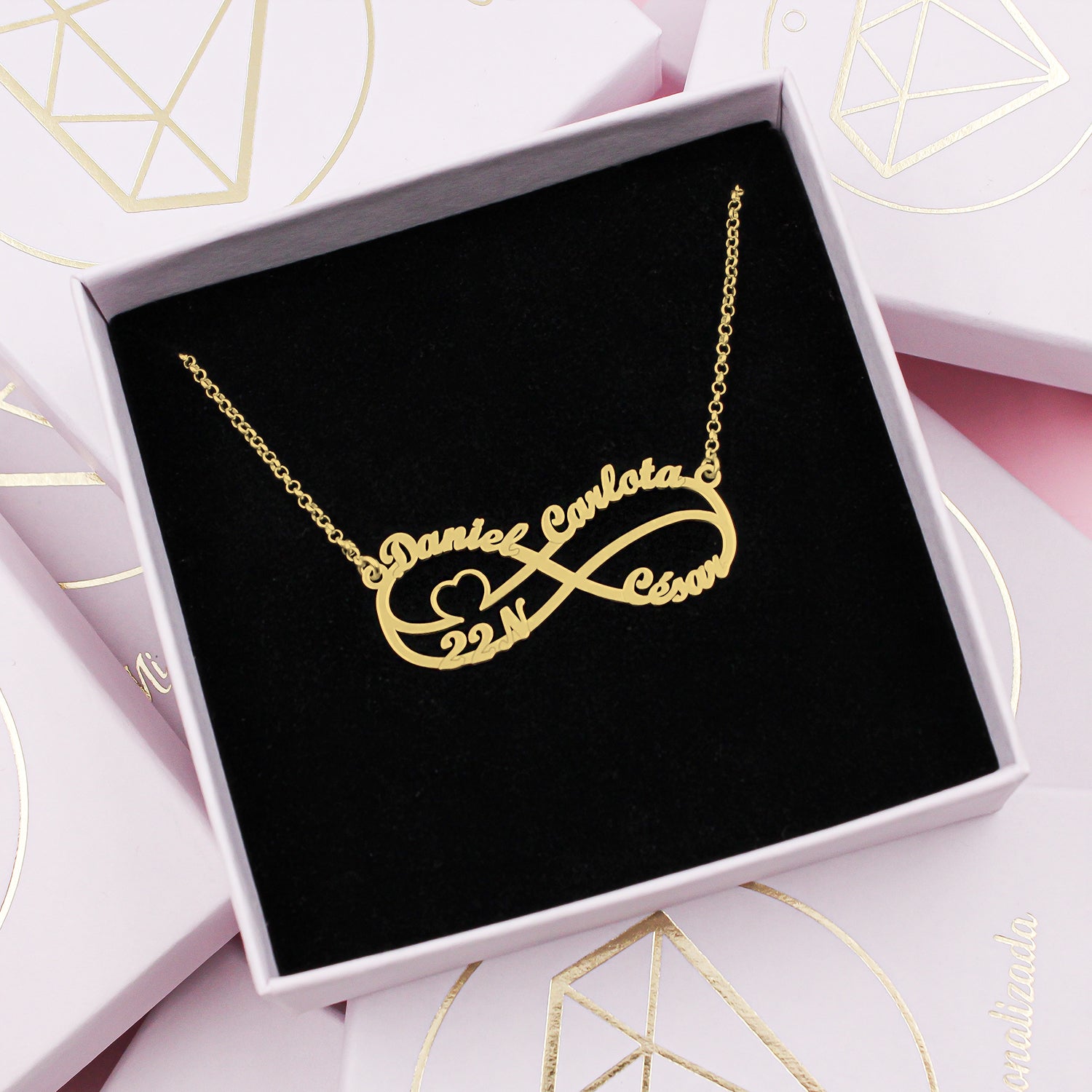 Collar de plata infinito hasta 5 nombres y corazón chapado en oro