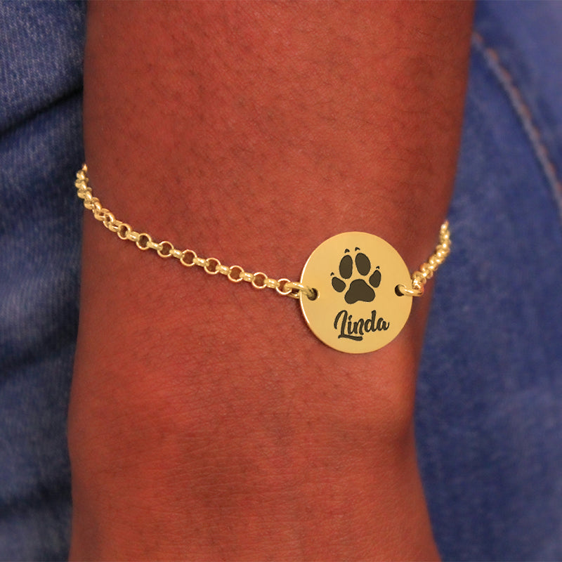 Pulsera de plata con huella y nombres de mascota chapada en oro