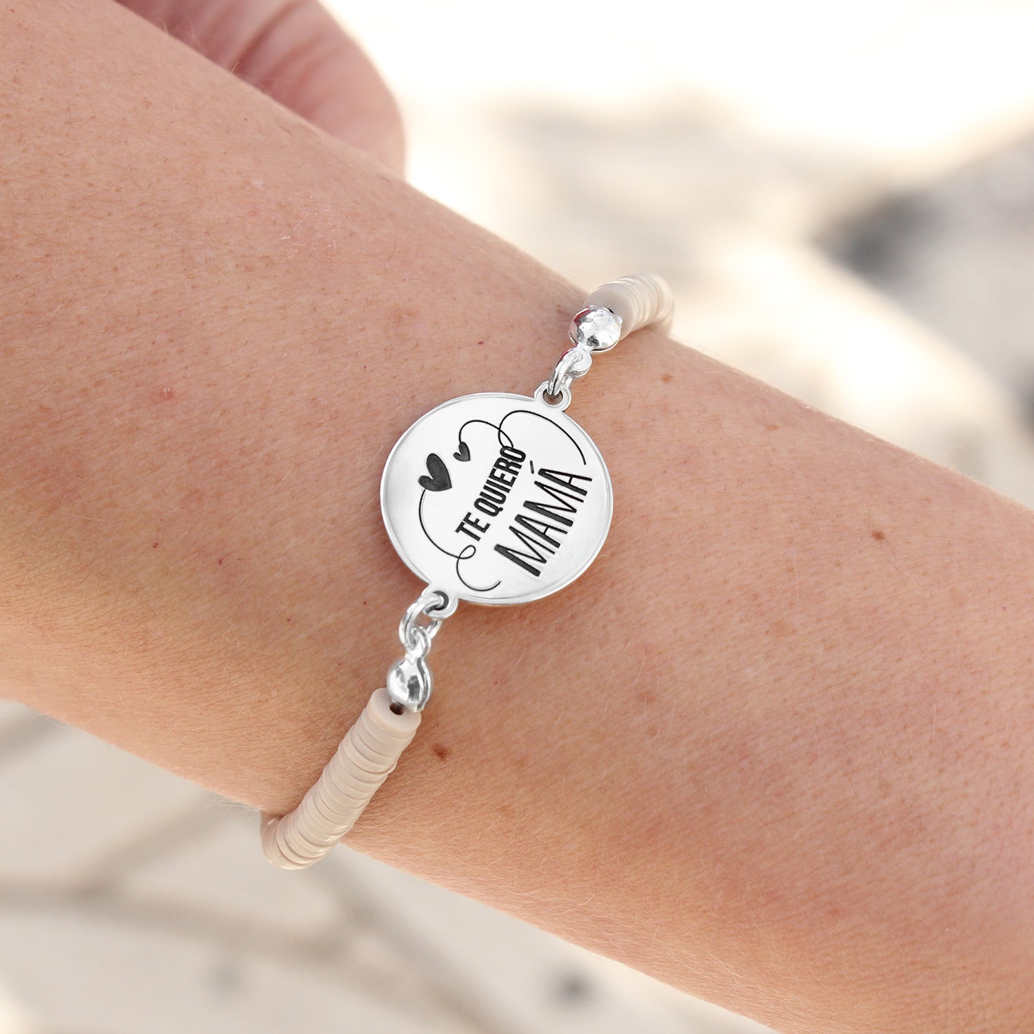 Pulsera arcilla polimérica personalizada con medalla de plata Te quiero mamá