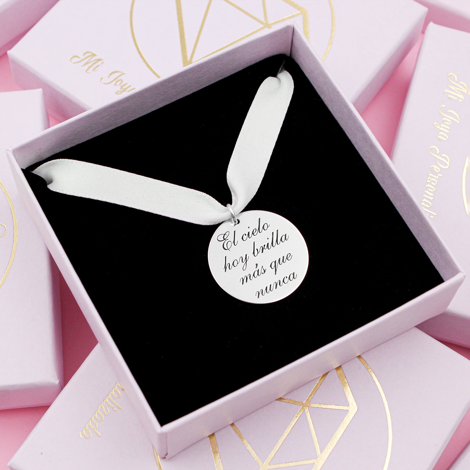 Medalla personalizada para ramo de novia "El cielo hoy brilla más que nunca"