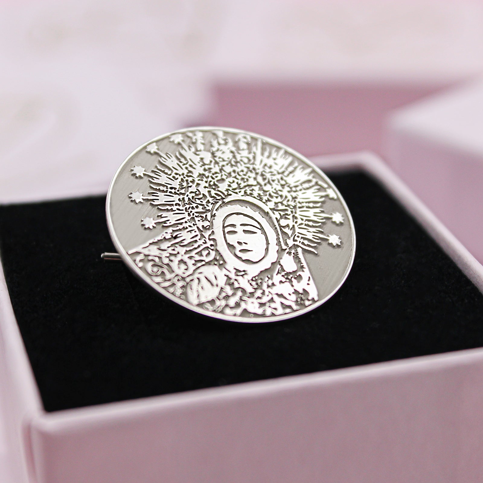 Alfiler plata virgen de la soledad